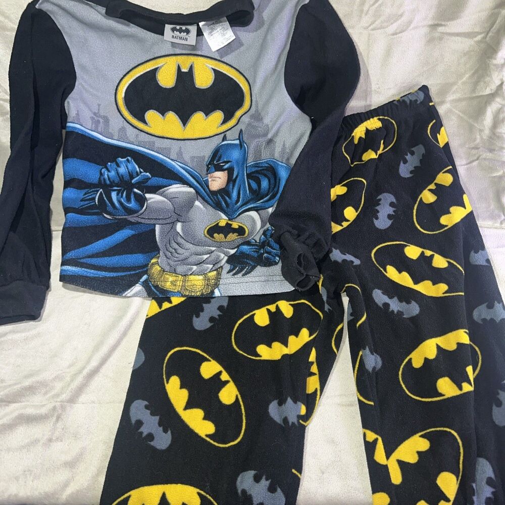 Batman Boys Long Sleeved Pajamas Size 6/7